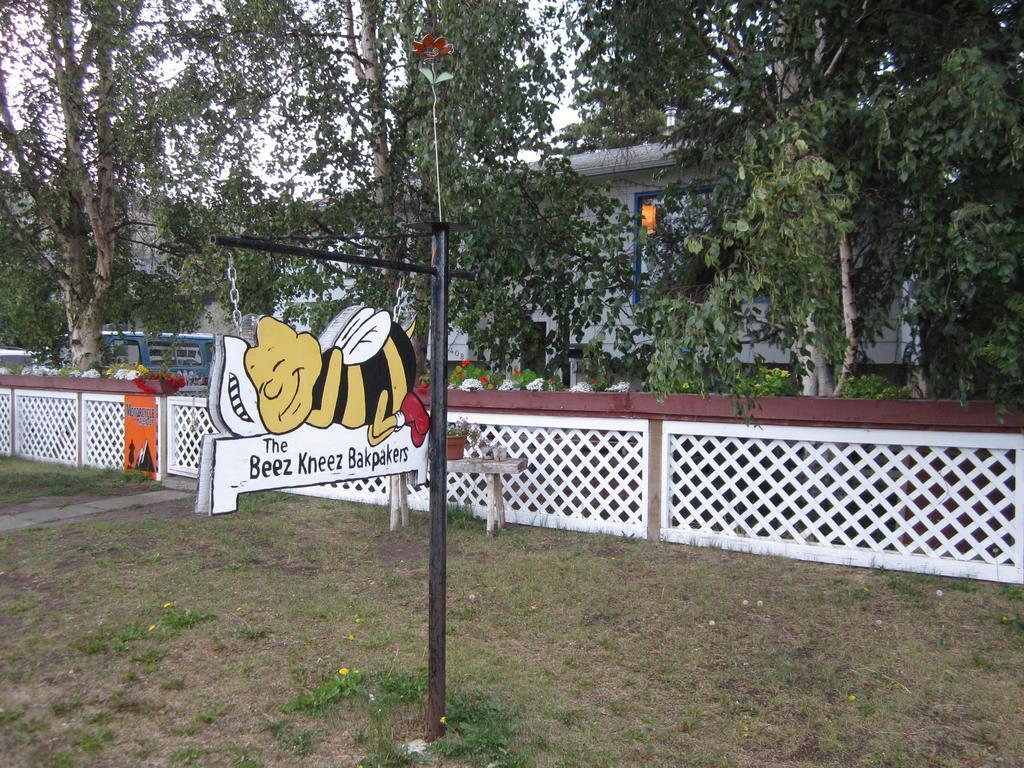 Beez Kneez Bakpakers Hostel Whitehorse Kültér fotó